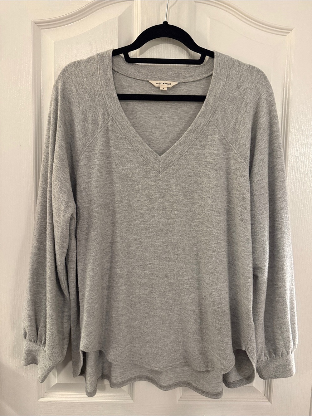 Lucky Brand v-neck long sleeve lightweight sweater
